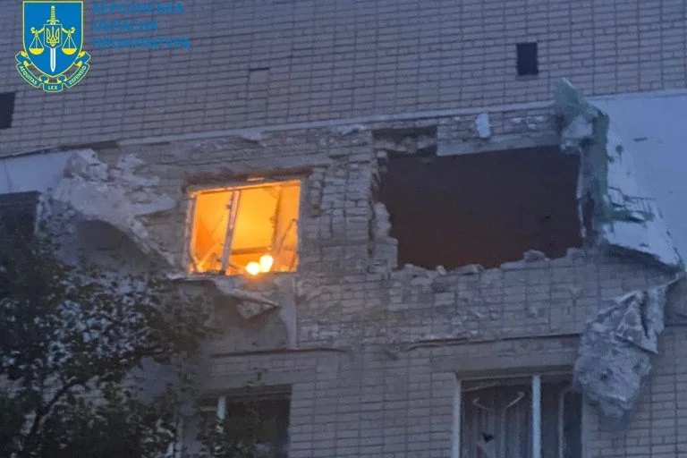 Російські загарбники обстріляли Херсон: є загиблий