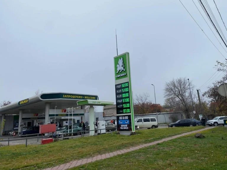 Сьогодні вночі росіяни знищили АЗС у Херсоні