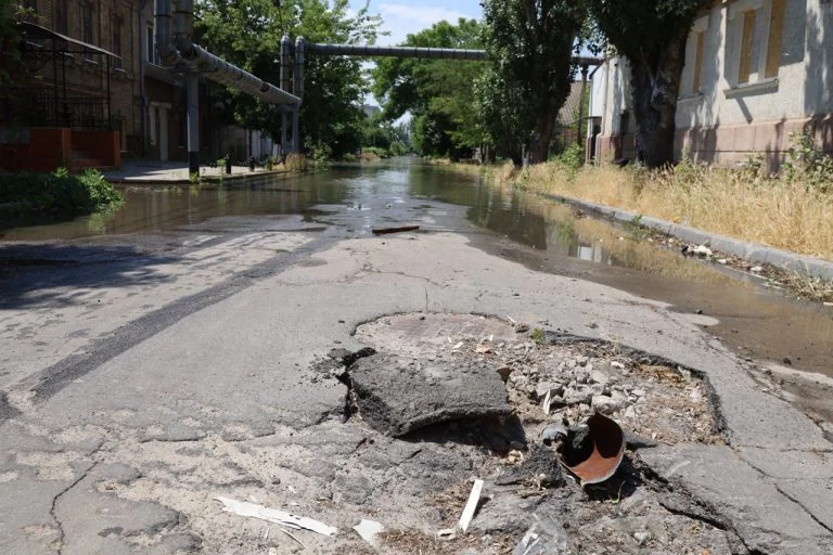 Окупанти обстрілюють Херсон під час евакуації населення