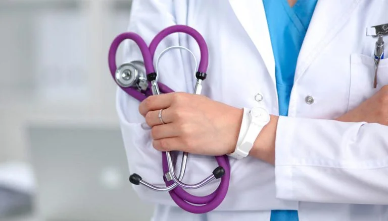 Троє рятувальників, які потрапили під обстріл в Херсоні, перебувають у важкому стані, – голова ОВА