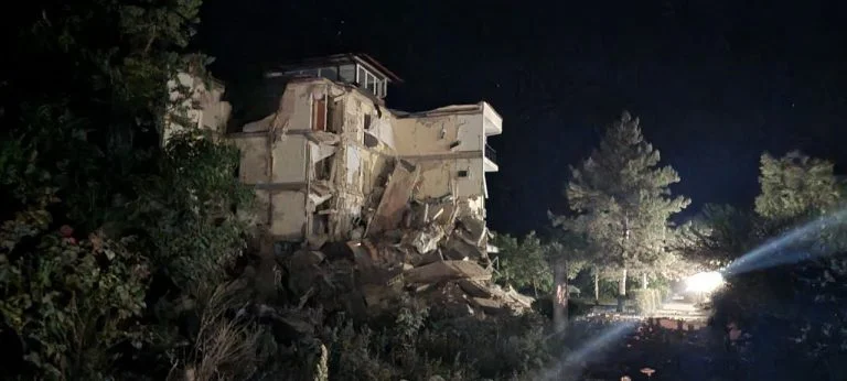 Місцеві мешканці підтвердили удар по готелю, де перебував Володимир Сальдо