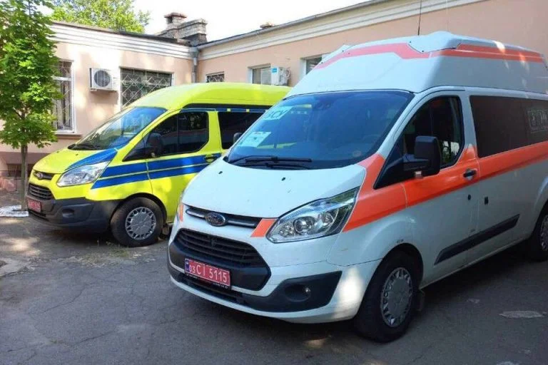 Благодійники передали Херсонщині 3 медичних автомобілі