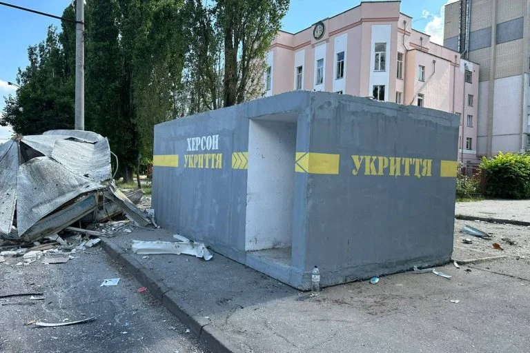 Кількість поранених внаслідок ворожих обстрілів Херсона зросла до 23