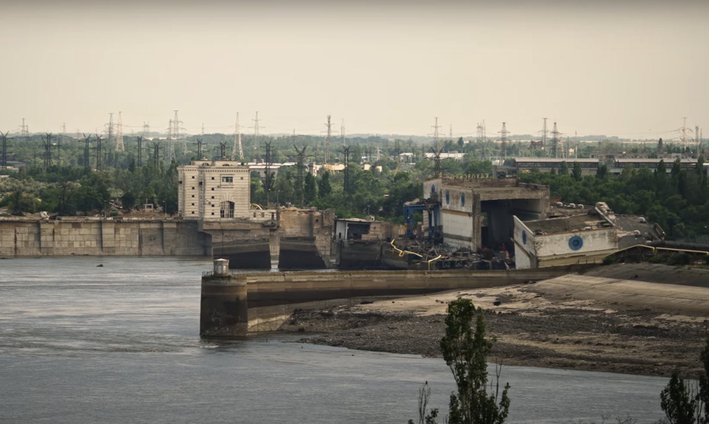 Каховское водохранилище фото. Днепр Каховская ГЭС. ГЭС Херсон. Каховская ГЭС водохранилище. Каховское водохранилище обмеление.