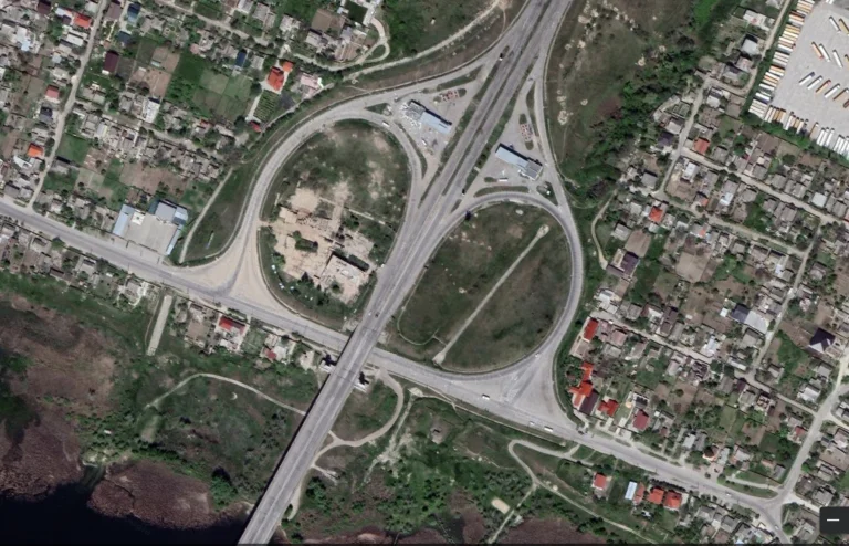 Google оновив супутникові знімки частини Херсона та Олешок