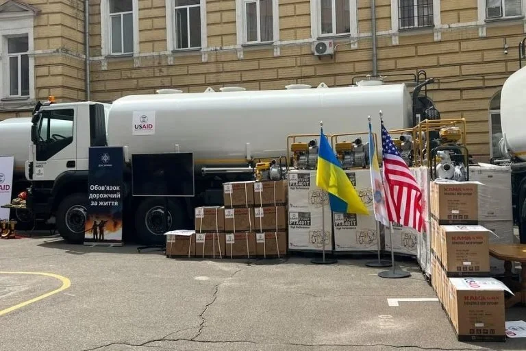 USAID передала ДСНС коштовне обладнання для ліквідації наслідків підриву Каховської ГЕС