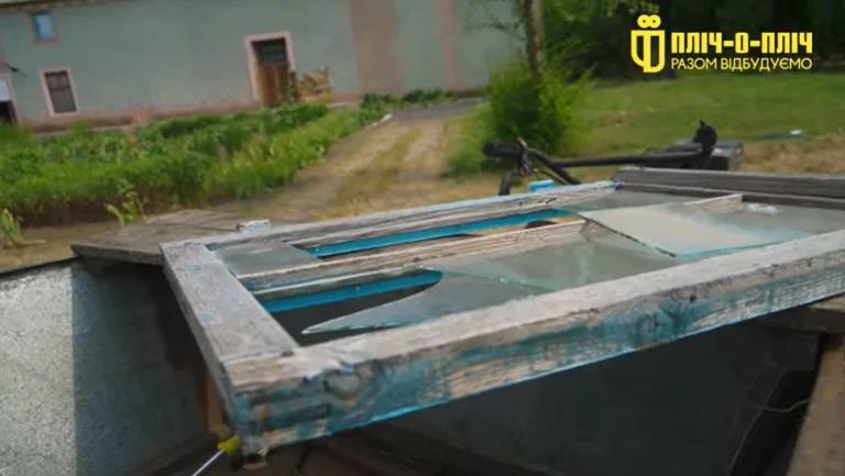 Жителі Рівненщини допомагають усувати наслідки російського обстрілу на Херсонщині