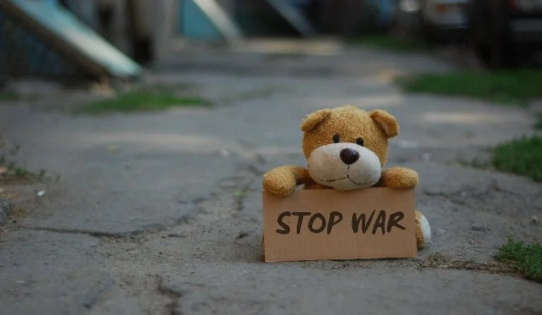 На Херсонщині постраждали двоє дітей, які грали з вибухівкою (ОНОВЛЕНО)