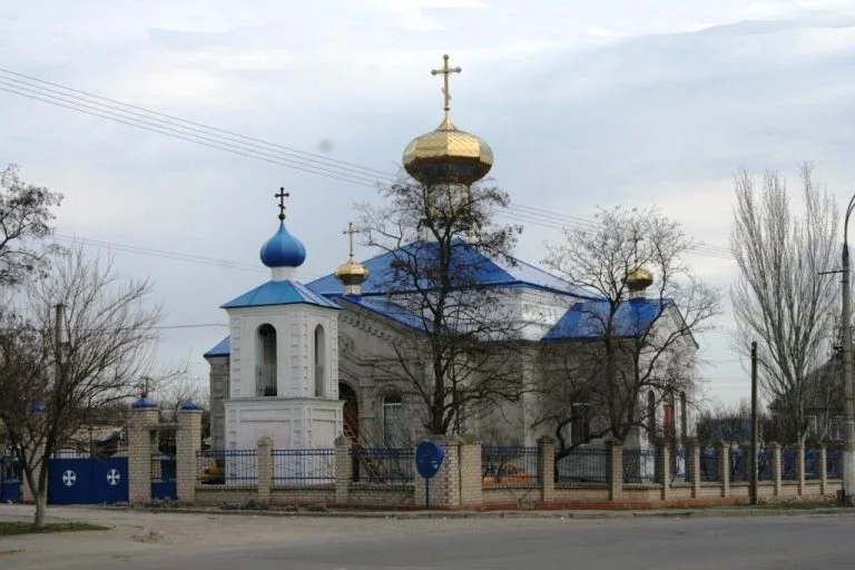 Російські загарбники обстріляли Кіндійку на Херсонщині: 2 поранених