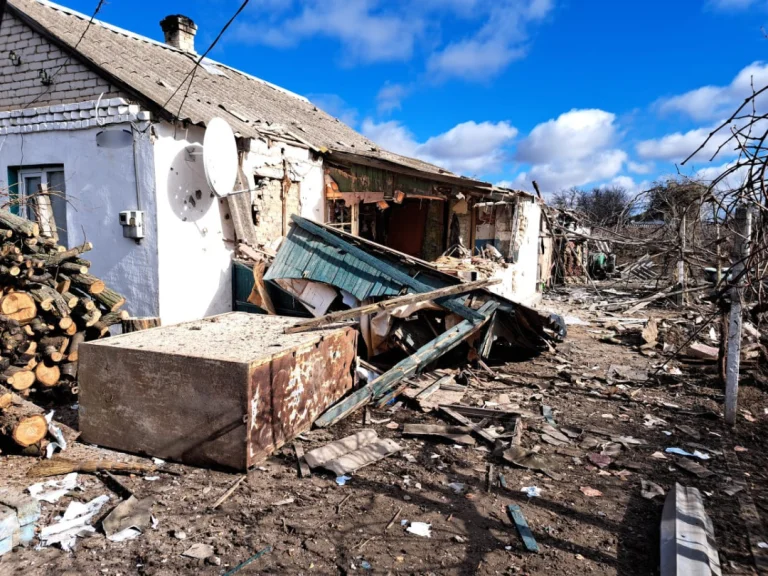 Окупанти обстріляли житловий будинок на Херсонщині – поранена 33-річна жінка (оновлено)