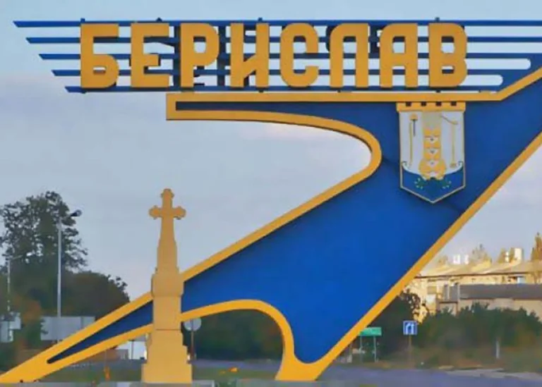 Внаслідок обстрілу Берислава поранено двох людей