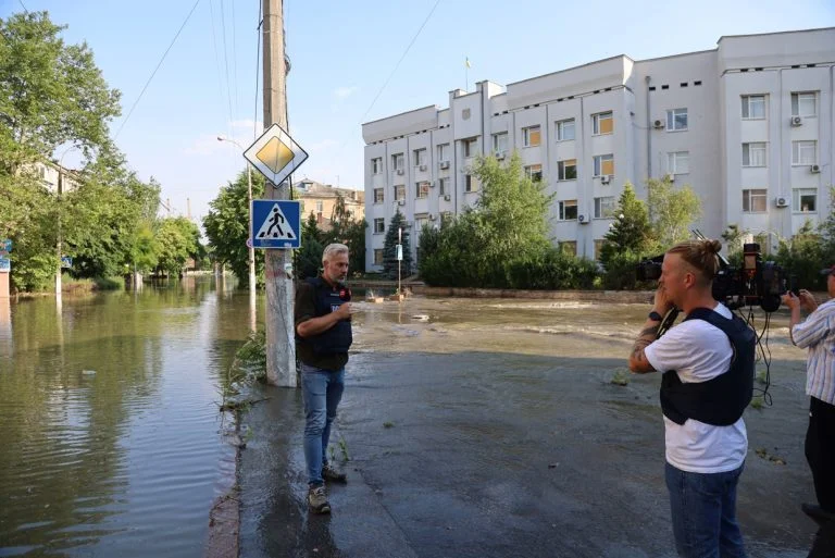 Херсонські видання і підрив Каховської ГЕС: від копіпасти до вражаючих репортажів