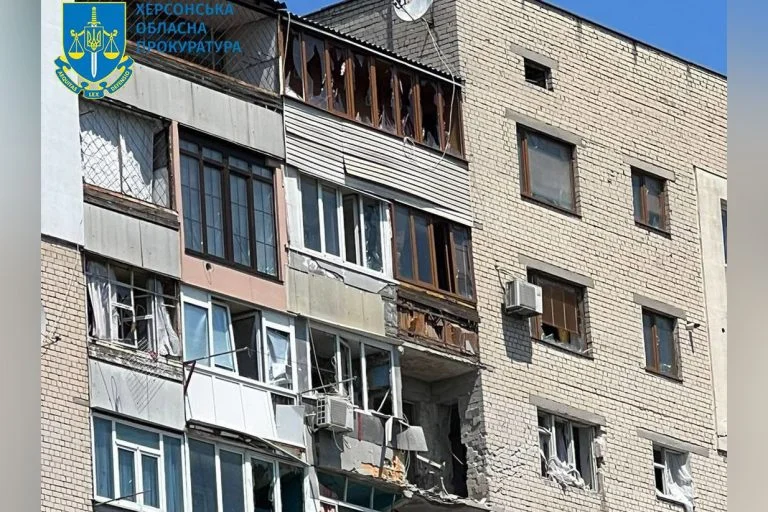 Кількість постраждалих через сьогоднішні обстріли Херсона зросла до 4