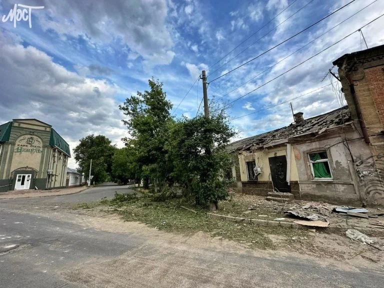 Наслідки обстрілу центру Херсона (відео)