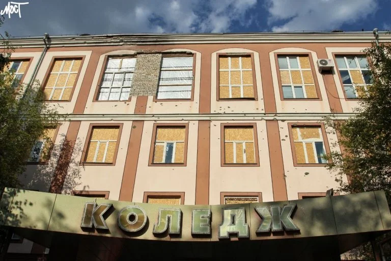 Як виглядає Херсонський кооперативний економіко-правовий фаховий коледж після обстрілів росіян (фото, відео)