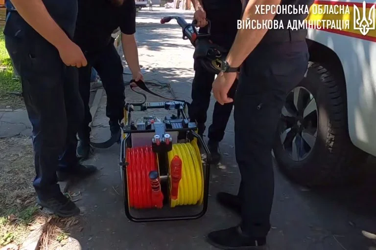 Фонд Сергія Притули передав домкрат комунальникам Херсонщини