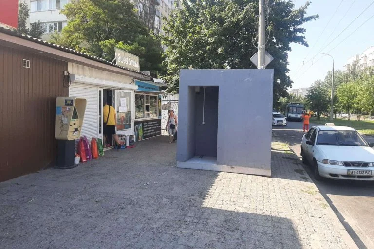 У Херсоні встановили нові укриття від обстрілів