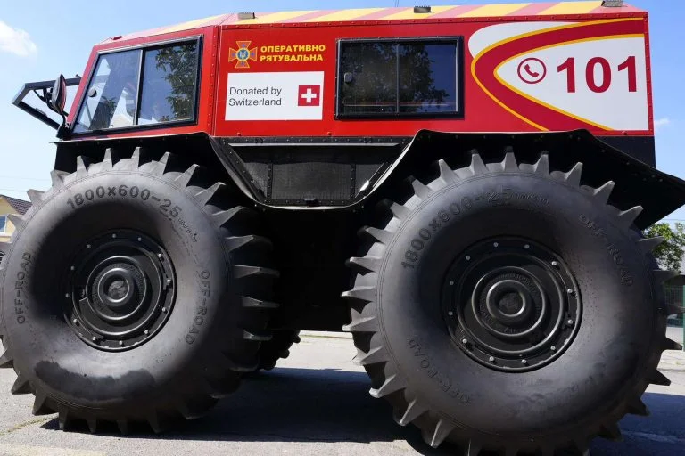 На Херсонщині рятувальникам передали всюдихід “Богун”