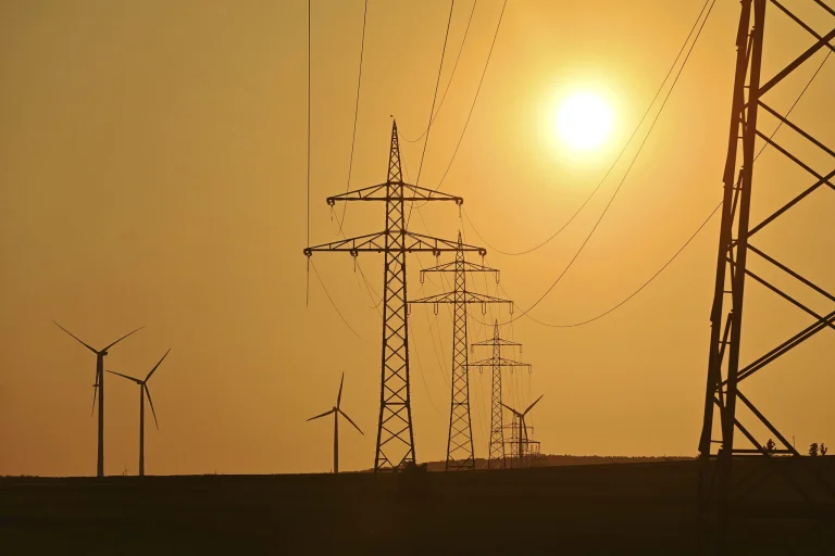 Минулої доби енергетики виконували роботи на лініях, що живлять Херсон, Олександрівку, Високопілля та інші населені пункти