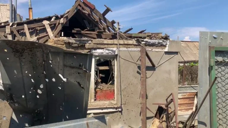 Волонтери показали місце, де отримали поранення під час масованого обстрілу Херсона 31 липня