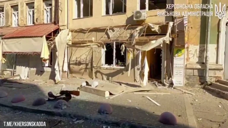 Російські обстріли: минулої доби ворог випустив по Херсонській громаді 62 снаряди