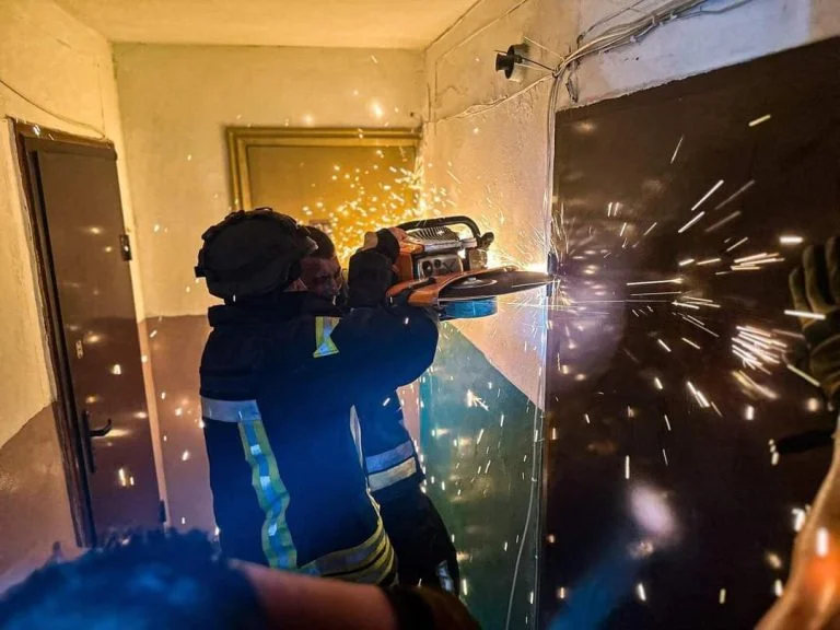 У Херсонській ОВА показали наслідки нічних обстрілів міста (відео)