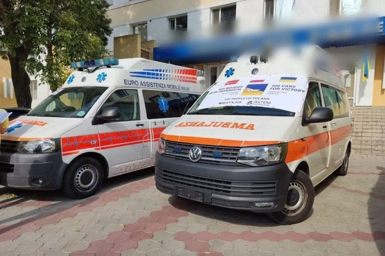 Херсонській області передали 2 машини “швидкої допомоги”