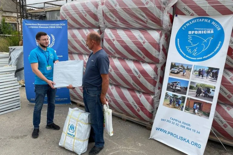 40 мешканців Білозерки отримали будівельні набори від благодійників