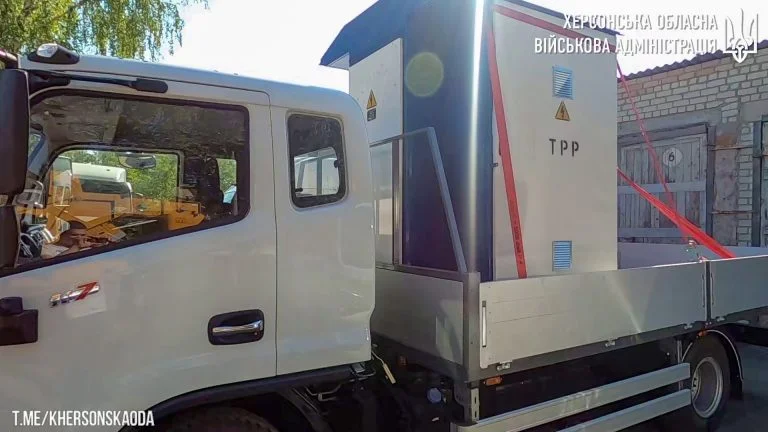 Благодійники передали в Херсон обладнання для відновлення електропостачання