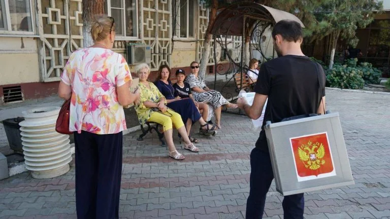 Росіяни повідомили результати першого дня “дострокового голосування” на Херсонщині