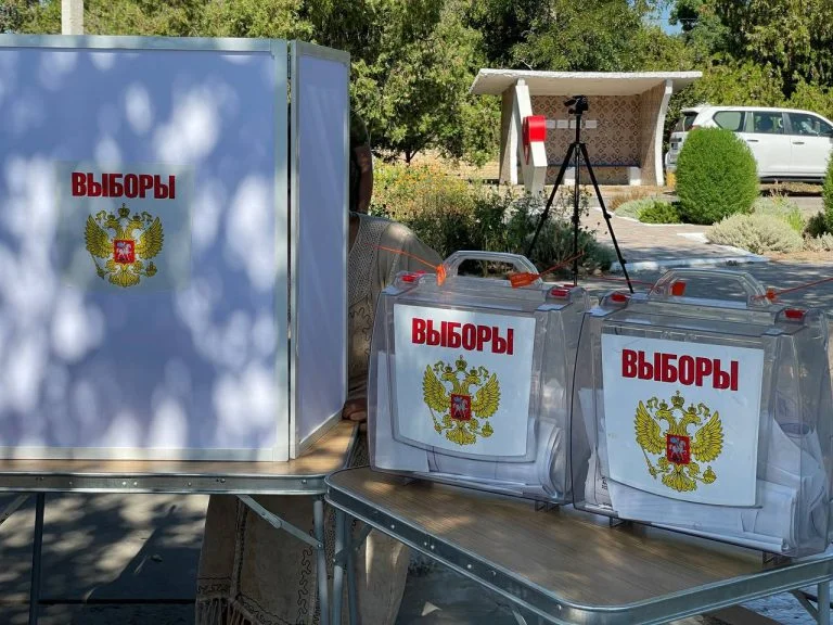 Їздила селами Херсонщини з урною для незаконного голосування – жінка проведе сім років за ґратами