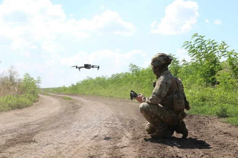 Українські дрони продовжують нищити позиції ворога на окупованій Херсонщині (відео)