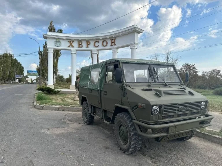 Бригада тероборони, яка працює на Херсонському напрямку, отримала квадрокоптери та автомобіль