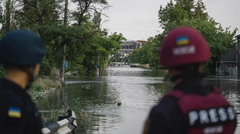 Мешканці району Забалка у Херсоні показали свої будинки після затоплення (відео)