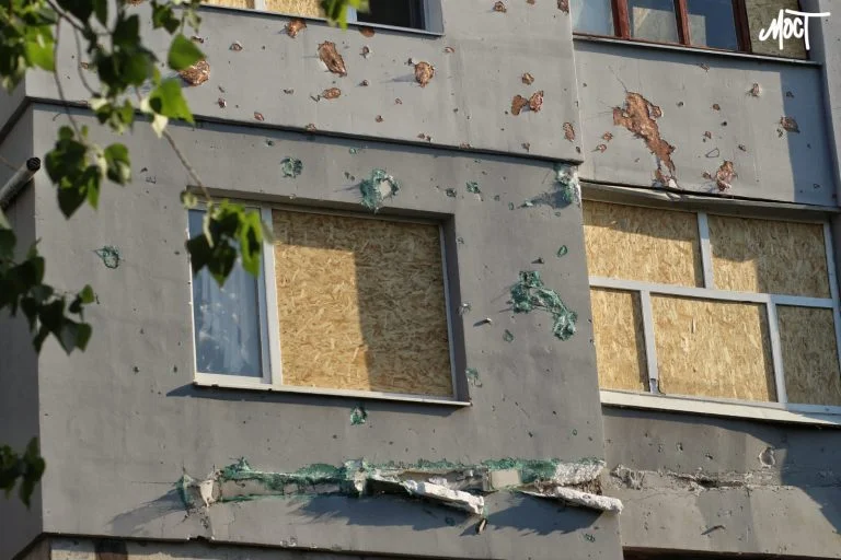 Від ворожого снаряду на Херсонщині постраждала родина