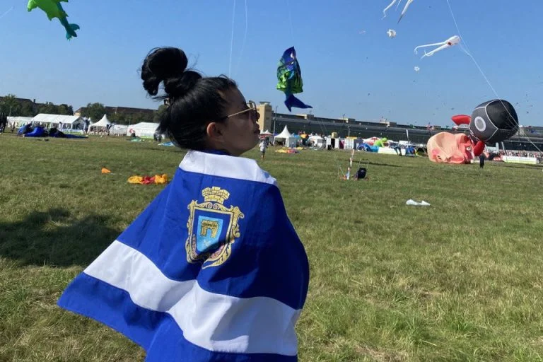 Херсонка представила Україну на великому фестивалі повітряних зміїв Європи