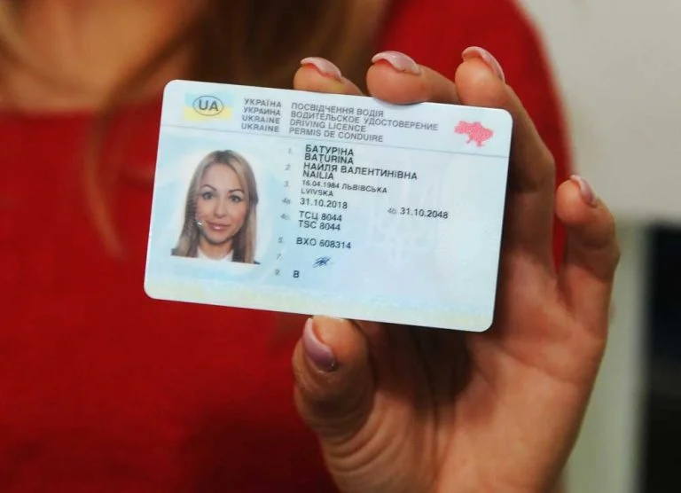 На Херсонщині окупанти зобов’язали населення замінювати водійські посвідчення