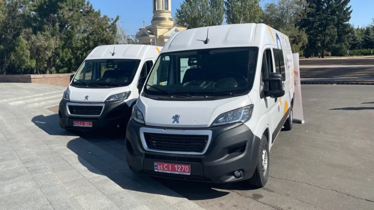 Херсонський обласний центр зайнятості отримав мікроавтобус від ПРООН