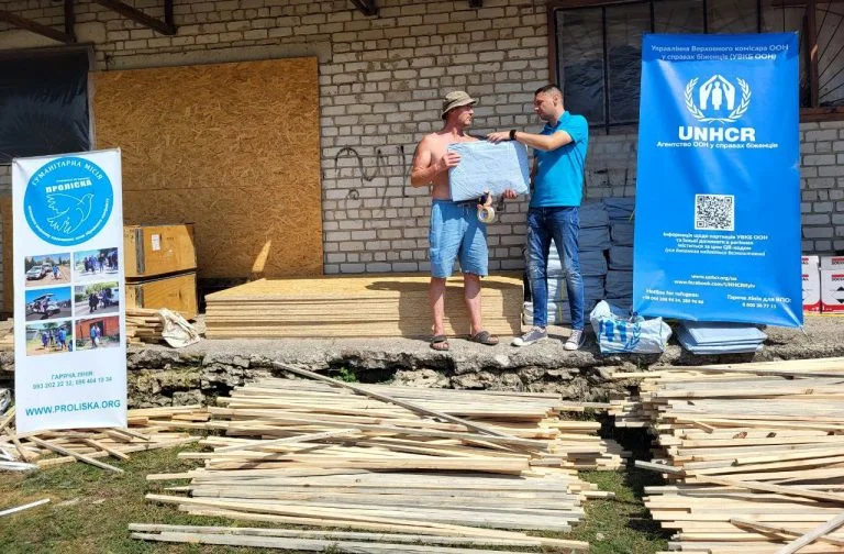 35 родин із с.Новокаїри на Херсонщині отримали будівельні матеріали для екстрених ремонтів