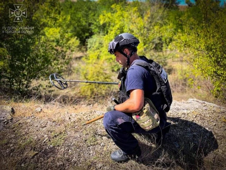 Одеські піротехніки допомагають розміновувати Херсонщину