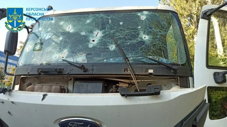 ХОВА показала наслідки ворожої атаки на середмістя Херсона (відео)