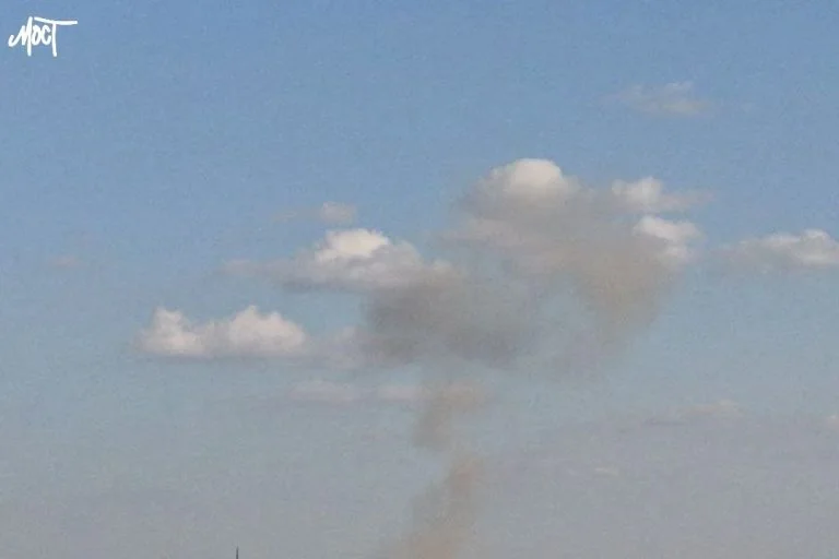 Унаслідок ворожого обстрілу в Херсоні горіло підприємство