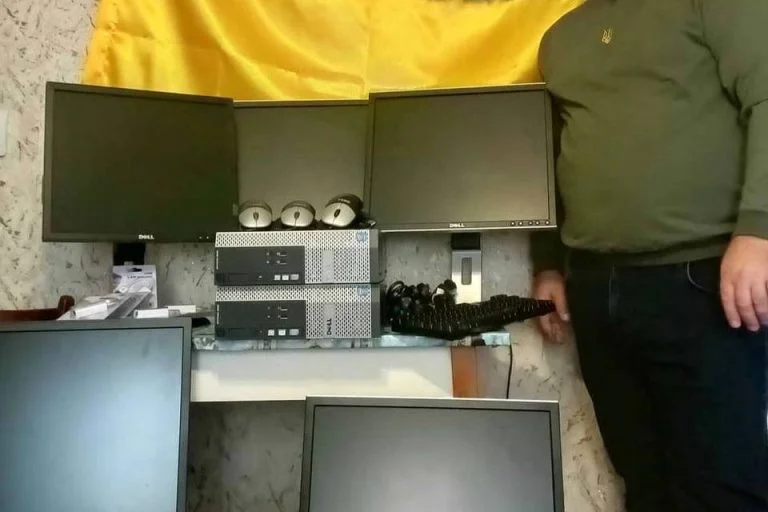 Освітянам Великої Лепетихи на Херсонщині передали 5 комп’ютерів