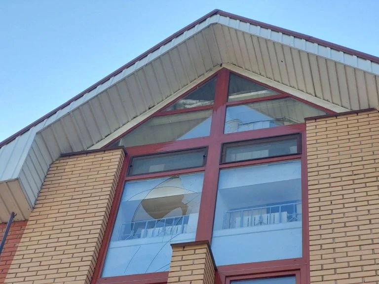 Уночі армія РФ обстріляла прибережні житлові райони Херсона (фото)