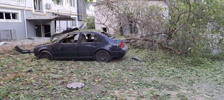 Росіяни знову обстріляли Херсон – загинула літня жінка