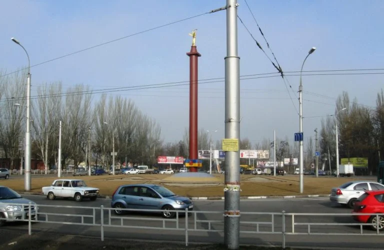 У Херсоні тимчасово обмежено рух в районі площі Перемоги