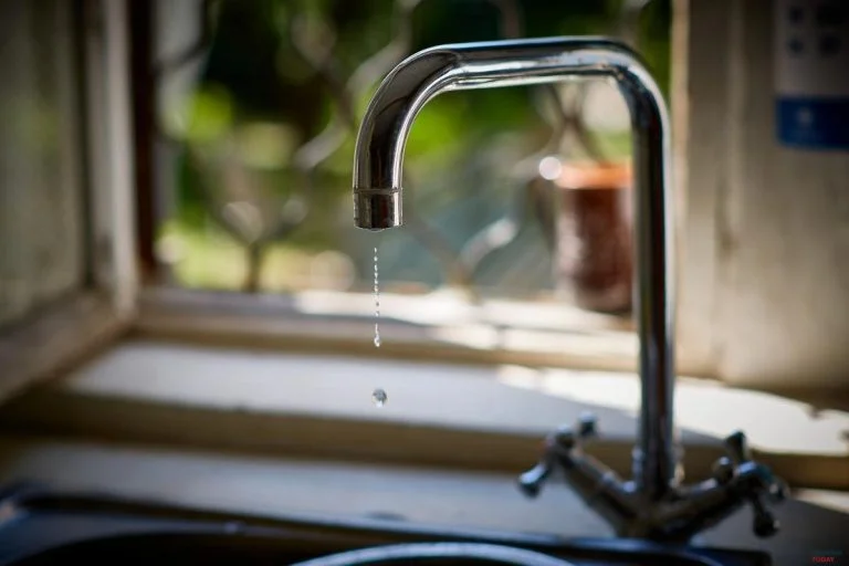 Цього тижня у мікрорайоні Таврійський буде припинено водопостачання Через аварійні роботи без води залишилися кілька сіл Каховського району. Окупаційна влада обіцяє відновити подачу після ремонту.