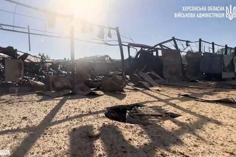 Росіяни завдали ракетного удару по Херсону: 2 поранених (ВІДЕО)