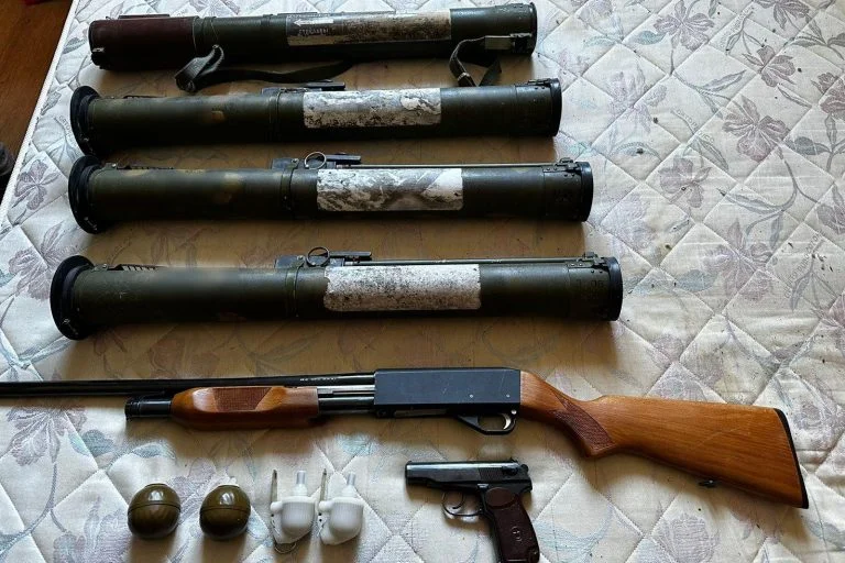В Херсоні вдома у вірогідного колаборанта знайшли зброю і боєприпаси