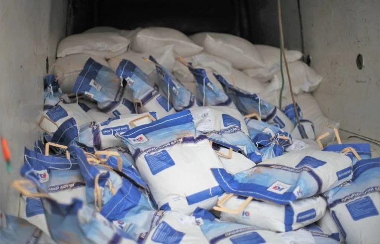 Відзавтра у Нововоронцовці розпочнеться видача кормів для курей та свиней